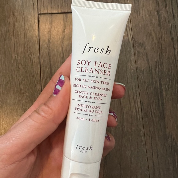 fresh Mini Soy pH-Balanced Hydrating Face Wash - Picture 2 of 2
